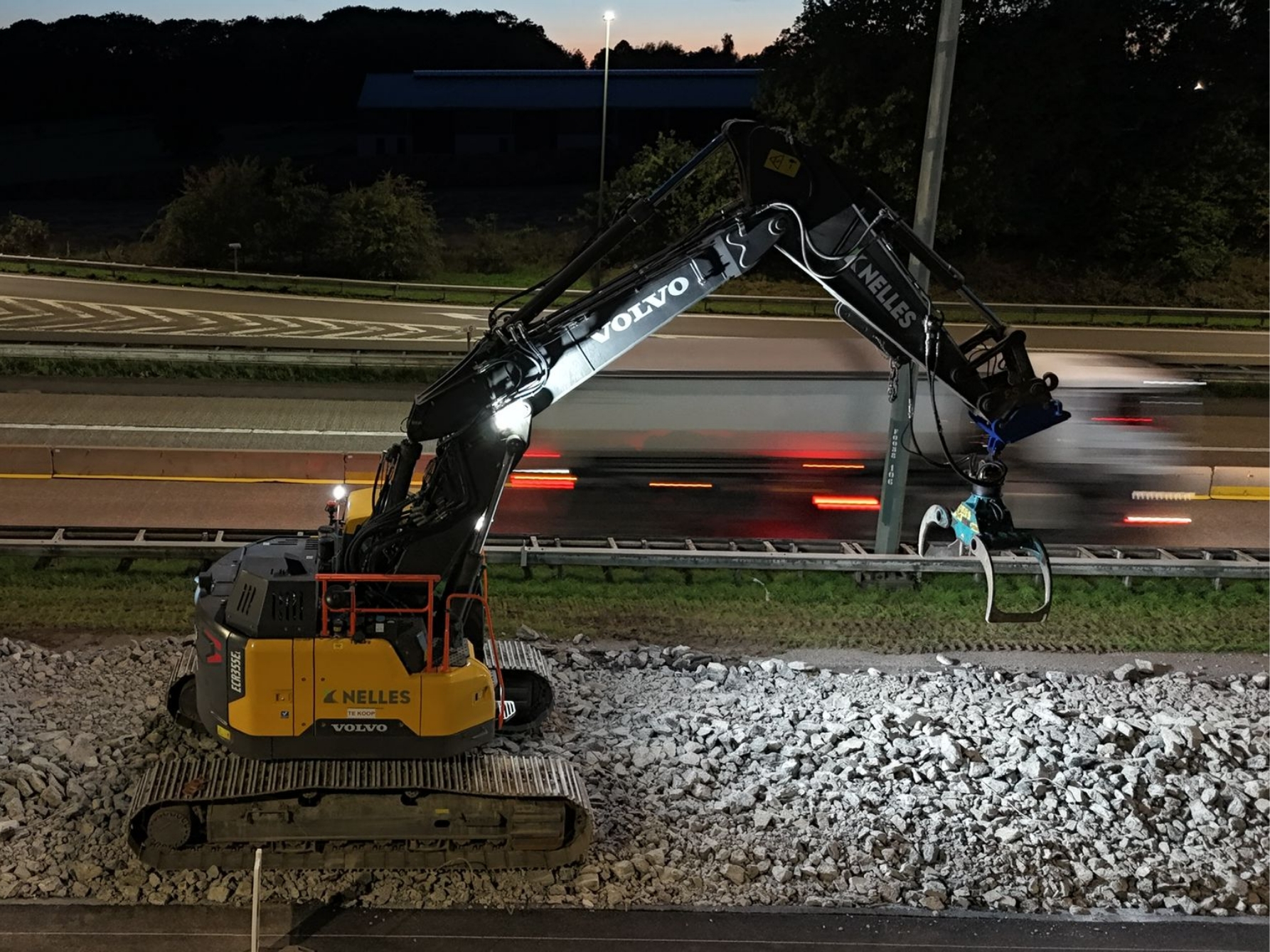 Travaux de démolition sur l’E42-E27 au niveau du Laboru pour le compte de Stadsbader Contractors